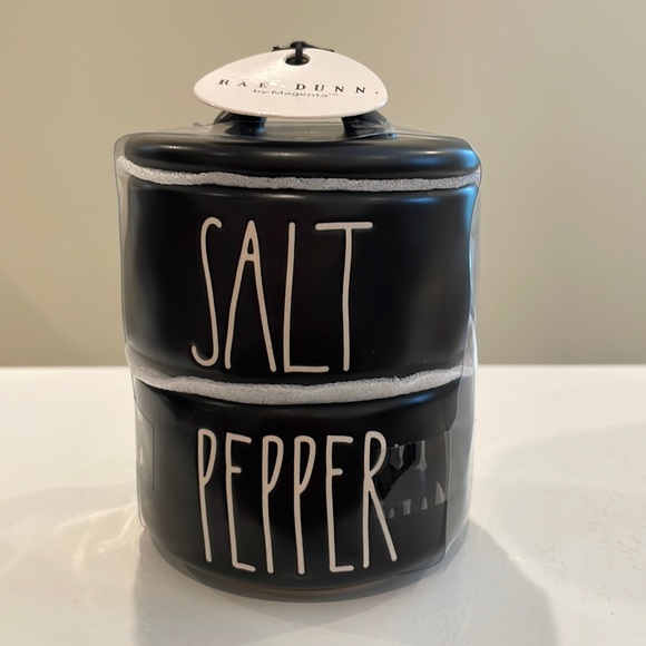 New Rae Dunn Black SALT & PEPPER Stackable Containers - Picture 1 of 3